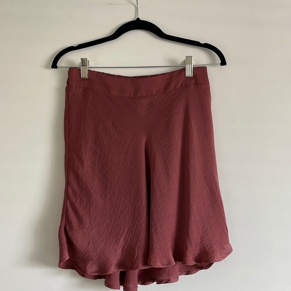 Vici satin skirt. Light purple/mauve. Size: Medium